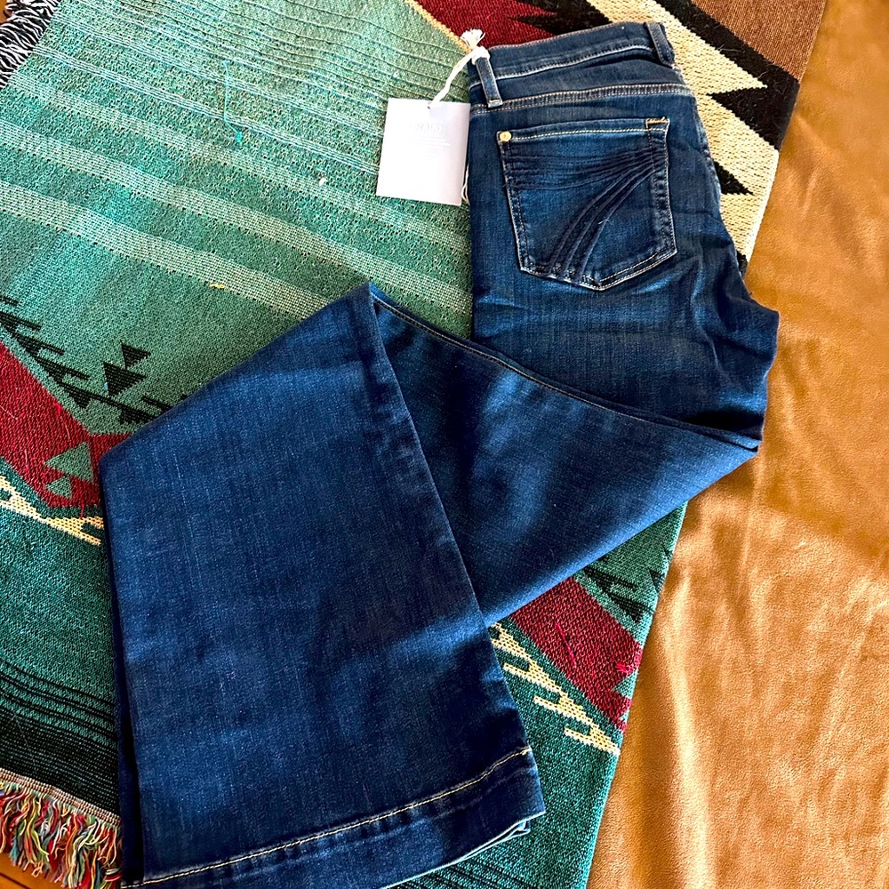 7 For All Mankind. Dark Wash Jeans. Size 27